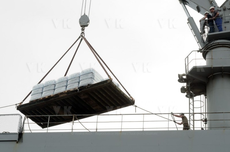 Chargement et desinfection du fret a destination de Mayotte - Loading and disinfection of freight bound for Mayotte