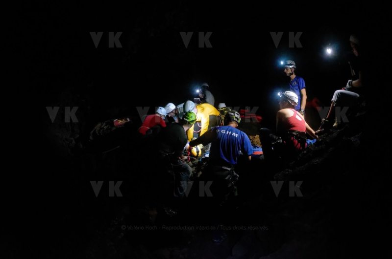 Exercice de secours dans les tunnels de lave du Piton de la Fournaise