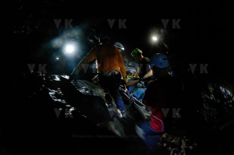 Exercice de secours dans les tunnels de lave du Piton de la Fournaise