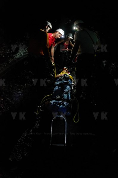 Exercice de secours dans les tunnels de lave du Piton de la Fournaise
