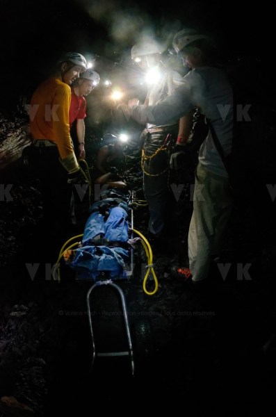 Exercice de secours dans les tunnels de lave du Piton de la Fournaise