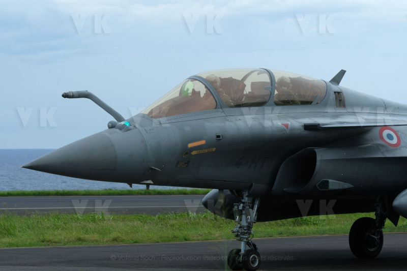 Rafale et ravitailleur MRTT a La Reunion dans le cadre de la mission SHIKRA. Rafale and MRTT refueller in La Reunion as part of the SHIKRA mission.
