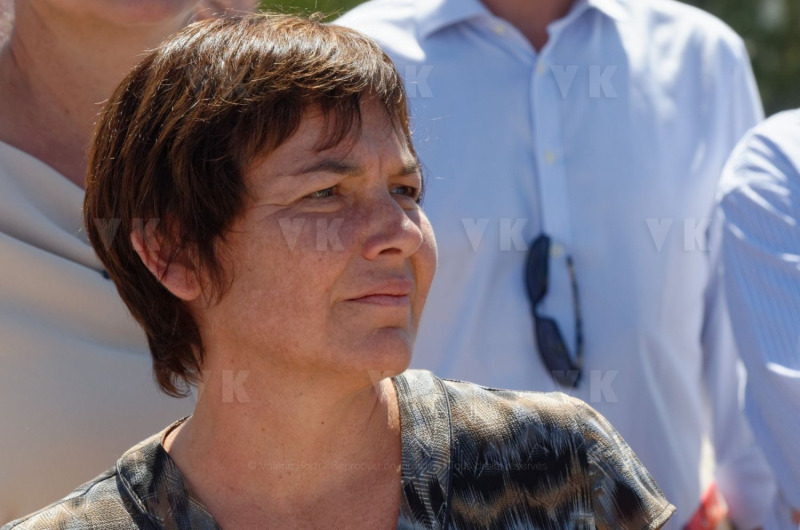 Pour terminer sa visite de 5 jours a La Reunion, la ministre de l'Outre-Mer Annick Girardin, a rencontre les familles des victimes d'attaque de requins et suivi une presentation et demonstration du dispositif vigie requin renforce sur la plage de l'Hermitage a Saint-Gilles-les-Bains.