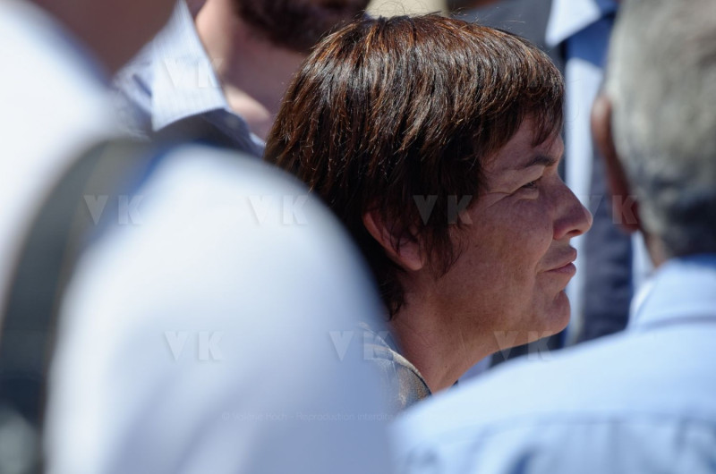 Pour terminer sa visite de 5 jours a La Reunion, la ministre de l'Outre-Mer Annick Girardin, a rencontre les familles des victimes d'attaque de requins et suivi une presentation et demonstration du dispositif vigie requin renforce sur la plage de l'Hermitage a Saint-Gilles-les-Bains.