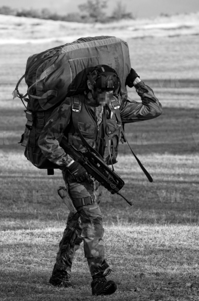 Exercice militaire parachutistes 2e RPIMa