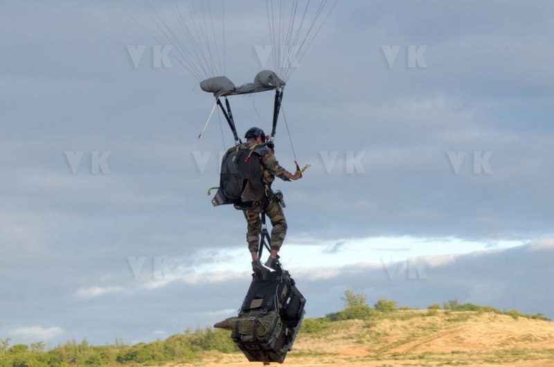 Exercice militaire parachutistes 2e RPIMa