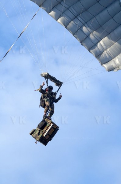 Exercice militaire parachutistes 2e RPIMa