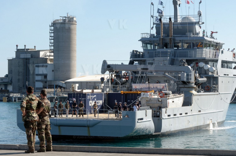 Arrivee du B2M Champlain a la Reunion