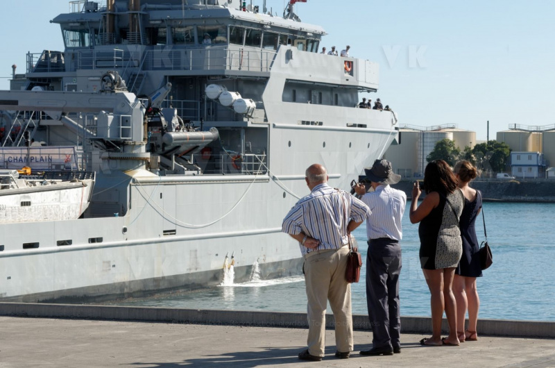 Arrivee du B2M Champlain a la Reunion