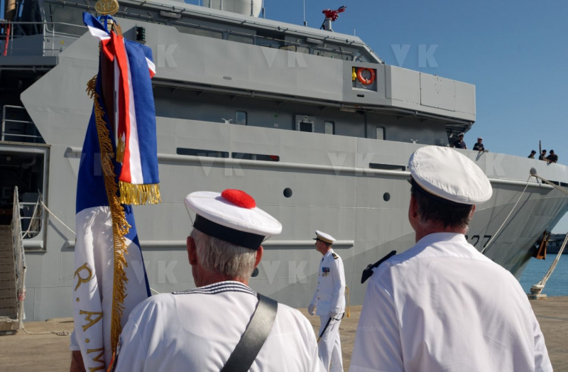 Arrivee du B2M Champlain a la Reunion
