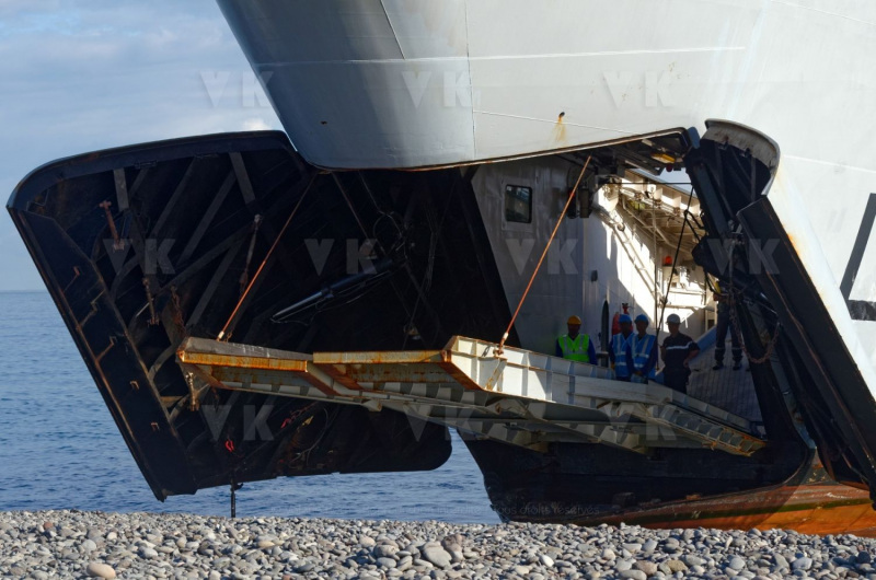 Batiment militaire BATRAL Marine Nationale
