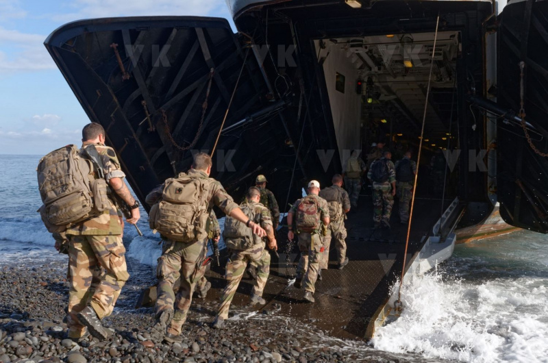 Batiment militaire BATRAL Marine Nationale