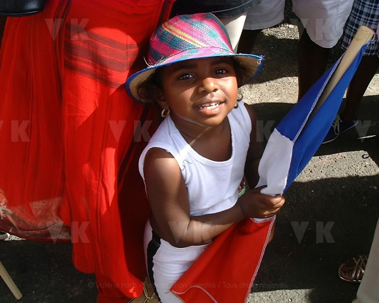 Fillette au drapeau