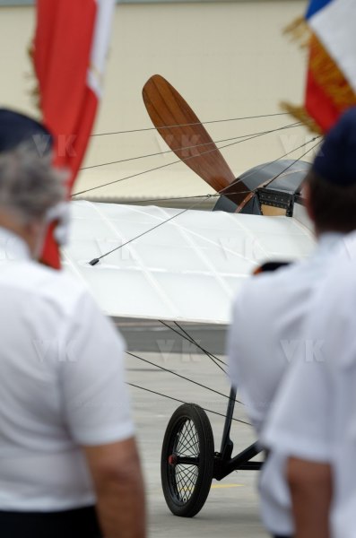 Ceremonie pour le centenaire de la disparition de Roland Garros au DA181 de la Reunion