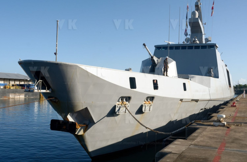 Dans le cadre de l'operation Resilience, la mission Jeanne d'Arc armee par le PHA Mistral et la FLF Guepratte, est arrivee ce matin a La Reunion en provenance de Mayotte. Les batiments vont se reapprovisionner et le PHA va embarquer 300 tonnes de fret (sanitaire, denrees, materiel) avant d'appareiller le 13 avril prochain pour un retour sur Mayotte - As part of Operation Resilience, the Jeanne d'Arc mission, armed by the PHA Mistral and the FLF Guepratte, arrived this morning in La Reunion from Mayotte. The buildings will be restocked and the PHA will take on 300 tonnes of freight (sanitary, food, equipment) before leaving on April 13 for a return to Mayotte.