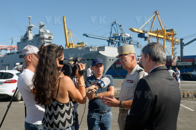 Dans le cadre de l'operation Resilience, la mission Jeanne d'Arc armee par le PHA Mistral et la FLF Guepratte, est arrivee ce matin a La Reunion en provenance de Mayotte. Les batiments vont se reapprovisionner et le PHA va embarquer 300 tonnes de fret (sanitaire, denrees, materiel) avant d'appareiller le 13 avril prochain pour un retour sur Mayotte - As part of Operation Resilience, the Jeanne d'Arc mission, armed by the PHA Mistral and the FLF Guepratte, arrived this morning in La Reunion from Mayotte. The buildings will be restocked and the PHA will take on 300 tonnes of freight (sanitary, food, equipment) before leaving on April 13 for a return to Mayotte.