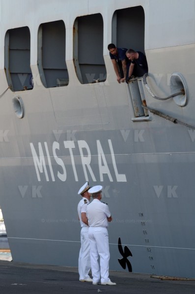 Dans le cadre de l'operation Resilience, la mission Jeanne d'Arc armee par le PHA Mistral et la FLF Guepratte, est arrivee ce matin a La Reunion en provenance de Mayotte. Les batiments vont se reapprovisionner et le PHA va embarquer 300 tonnes de fret (sanitaire, denrees, materiel) avant d'appareiller le 13 avril prochain pour un retour sur Mayotte - As part of Operation Resilience, the Jeanne d'Arc mission, armed by the PHA Mistral and the FLF Guepratte, arrived this morning in La Reunion from Mayotte. The buildings will be restocked and the PHA will take on 300 tonnes of freight (sanitary, food, equipment) before leaving on April 13 for a return to Mayotte.