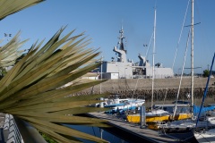 Dans le cadre de l'operation Resilience, la mission Jeanne d'Arc armee par le PHA Mistral et la FLF Guepratte, est arrivee ce matin a La Reunion en provenance de Mayotte. Les batiments vont se reapprovisionner et le PHA va embarquer 300 tonnes de fret (sanitaire, denrees, materiel) avant d'appareiller le 13 avril prochain pour un retour sur Mayotte - As part of Operation Resilience, the Jeanne d'Arc mission, armed by the PHA Mistral and the FLF Guepratte, arrived this morning in La Reunion from Mayotte. The buildings will be restocked and the PHA will take on 300 tonnes of freight (sanitary, food, equipment) before leaving on April 13 for a return to Mayotte.