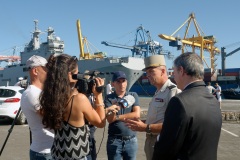 Dans le cadre de l'operation Resilience, la mission Jeanne d'Arc armee par le PHA Mistral et la FLF Guepratte, est arrivee ce matin a La Reunion en provenance de Mayotte. Les batiments vont se reapprovisionner et le PHA va embarquer 300 tonnes de fret (sanitaire, denrees, materiel) avant d'appareiller le 13 avril prochain pour un retour sur Mayotte - As part of Operation Resilience, the Jeanne d'Arc mission, armed by the PHA Mistral and the FLF Guepratte, arrived this morning in La Reunion from Mayotte. The buildings will be restocked and the PHA will take on 300 tonnes of freight (sanitary, food, equipment) before leaving on April 13 for a return to Mayotte.