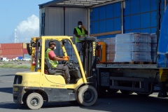 Dans le cadre de l'operation Resilience, la mission Jeanne d'Arc armee par le PHA Mistral et la FLF Guepratte, est arrivee ce matin a La Reunion en provenance de Mayotte. Les batiments vont se reapprovisionner et le PHA va embarquer 300 tonnes de fret (sanitaire, denrees, materiel) avant d'appareiller le 13 avril prochain pour un retour sur Mayotte - As part of Operation Resilience, the Jeanne d'Arc mission, armed by the PHA Mistral and the FLF Guepratte, arrived this morning in La Reunion from Mayotte. The buildings will be restocked and the PHA will take on 300 tonnes of freight (sanitary, food, equipment) before leaving on April 13 for a return to Mayotte.