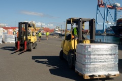 Dans le cadre de l'operation Resilience, la mission Jeanne d'Arc armee par le PHA Mistral et la FLF Guepratte, est arrivee ce matin a La Reunion en provenance de Mayotte. Les batiments vont se reapprovisionner et le PHA va embarquer 300 tonnes de fret (sanitaire, denrees, materiel) avant d'appareiller le 13 avril prochain pour un retour sur Mayotte - As part of Operation Resilience, the Jeanne d'Arc mission, armed by the PHA Mistral and the FLF Guepratte, arrived this morning in La Reunion from Mayotte. The buildings will be restocked and the PHA will take on 300 tonnes of freight (sanitary, food, equipment) before leaving on April 13 for a return to Mayotte.