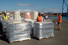 Dans le cadre de l'operation Resilience, la mission Jeanne d'Arc armee par le PHA Mistral et la FLF Guepratte, est arrivee ce matin a La Reunion en provenance de Mayotte. Les batiments vont se reapprovisionner et le PHA va embarquer 300 tonnes de fret (sanitaire, denrees, materiel) avant d'appareiller le 13 avril prochain pour un retour sur Mayotte - As part of Operation Resilience, the Jeanne d'Arc mission, armed by the PHA Mistral and the FLF Guepratte, arrived this morning in La Reunion from Mayotte. The buildings will be restocked and the PHA will take on 300 tonnes of freight (sanitary, food, equipment) before leaving on April 13 for a return to Mayotte.