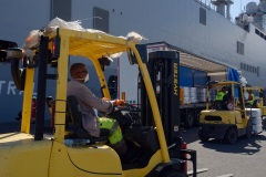 Dans le cadre de l'operation Resilience, la mission Jeanne d'Arc armee par le PHA Mistral et la FLF Guepratte, est arrivee ce matin a La Reunion en provenance de Mayotte. Les batiments vont se reapprovisionner et le PHA va embarquer 300 tonnes de fret (sanitaire, denrees, materiel) avant d'appareiller le 13 avril prochain pour un retour sur Mayotte - As part of Operation Resilience, the Jeanne d'Arc mission, armed by the PHA Mistral and the FLF Guepratte, arrived this morning in La Reunion from Mayotte. The buildings will be restocked and the PHA will take on 300 tonnes of freight (sanitary, food, equipment) before leaving on April 13 for a return to Mayotte.