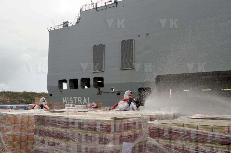 Chargement et desinfection du fret a destination de Mayotte - Loading and disinfection of freight bound for Mayotte