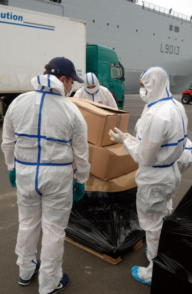 Chargement et desinfection du fret a destination de Mayotte - Loading and disinfection of freight bound for Mayotte
