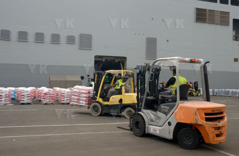 Chargement et desinfection du fret a destination de Mayotte - Loading and disinfection of freight bound for Mayotte