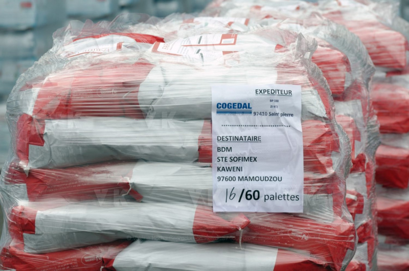 Chargement et desinfection du fret a destination de Mayotte - Loading and disinfection of freight bound for Mayotte