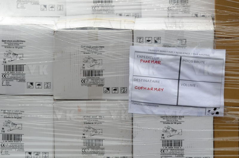 Chargement et desinfection du fret a destination de Mayotte - Loading and disinfection of freight bound for Mayotte