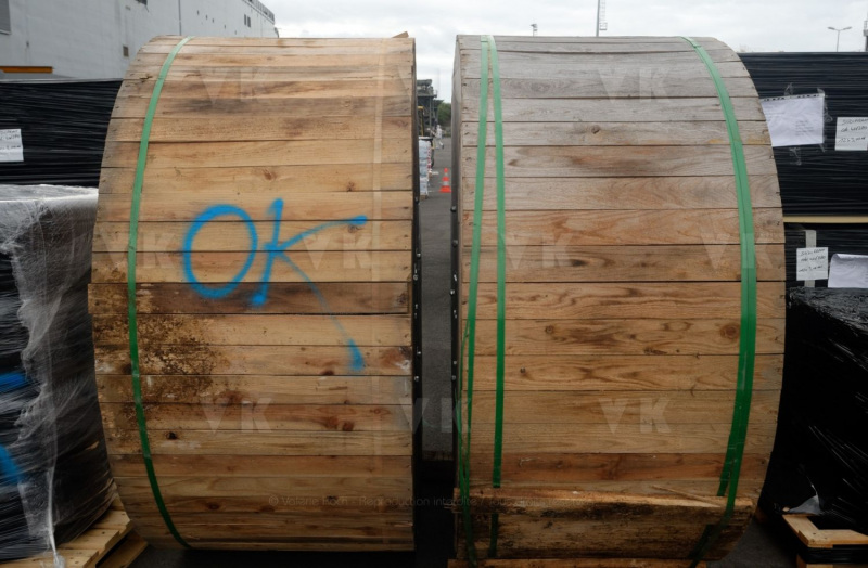 Chargement et desinfection du fret a destination de Mayotte - Loading and disinfection of freight bound for Mayotte