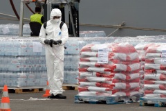 Chargement et desinfection du fret a destination de Mayotte - Loading and disinfection of freight bound for Mayotte