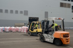 Chargement et desinfection du fret a destination de Mayotte - Loading and disinfection of freight bound for Mayotte