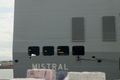 Chargement et desinfection du fret a destination de Mayotte - Loading and disinfection of freight bound for Mayotte