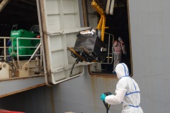 Chargement et desinfection du fret a destination de Mayotte - Loading and disinfection of freight bound for Mayotte