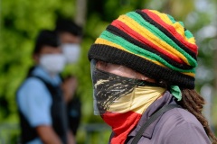 Les gendarmes reservistes en renfort du dispositif de securite aux abords des etablissements bancaires pendant le confinement. The reservist gendarmes in reinforcement of the security device near the banking establishments during the confinement.
