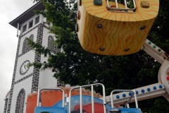 Maneges a l'arret pres de l'eglise du Tampon. Rides at the stop near the Tampon church