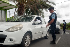 Gendarmerie checks at Le Tampon during the confinement period due to the COVID-19 epidemic - Controles de gendarmerie au Tampon pendant la periode de confinement due a l'epidemie de COVID-19