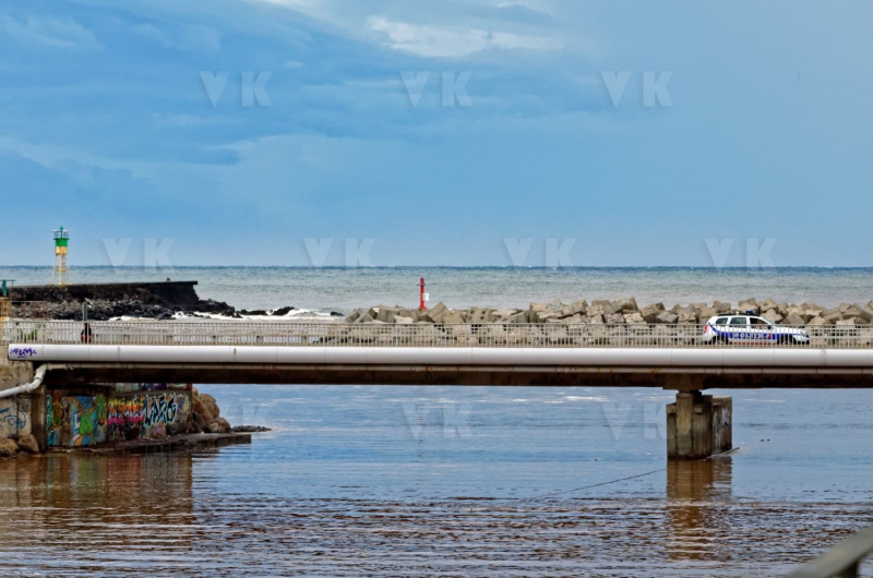 Just after the hits of Reunion island by Hurricane Dumile.