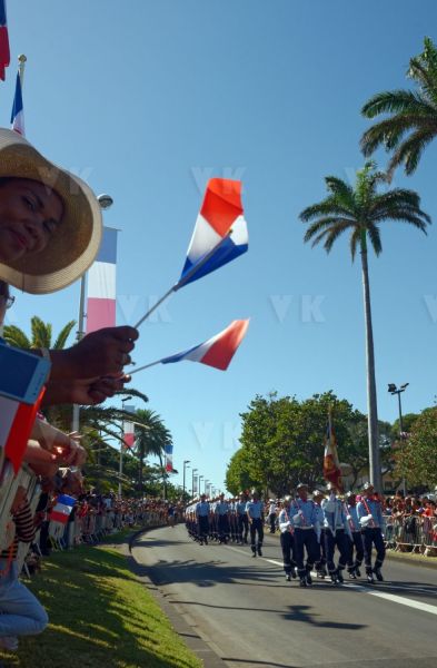 Forces armees dans la zone sud de l'ocean Indien, gendarmerie, pompiers, policiers et associations ont defile sous un soleil radieux a Saint-Denis (La Reunion) pour ce 14 juillet - Armed forces in the southern Indian Ocean, gendarmerie, firefighters, police and associations marched under a bright sun in Saint-Denis (La Reunion) for July 14