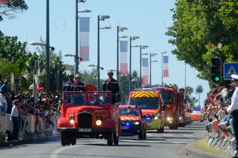 Forces armees dans la zone sud de l'ocean Indien, gendarmerie, pompiers, policiers et associations ont defile sous un soleil radieux a Saint-Denis (La Reunion) pour ce 14 juillet - Armed forces in the southern Indian Ocean, gendarmerie, firefighters, police and associations marched under a bright sun in Saint-Denis (La Reunion) for July 14