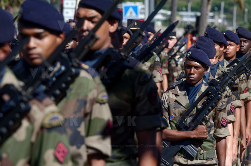 Forces armees dans la zone sud de l'ocean Indien, gendarmerie, pompiers, policiers et associations ont defile sous un soleil radieux a Saint-Denis (La Reunion) pour ce 14 juillet - Armed forces in the southern Indian Ocean, gendarmerie, firefighters, police and associations marched under a bright sun in Saint-Denis (La Reunion) for July 14