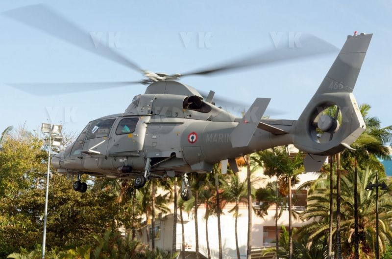 Helicoptere militaire aeronale en demonstration