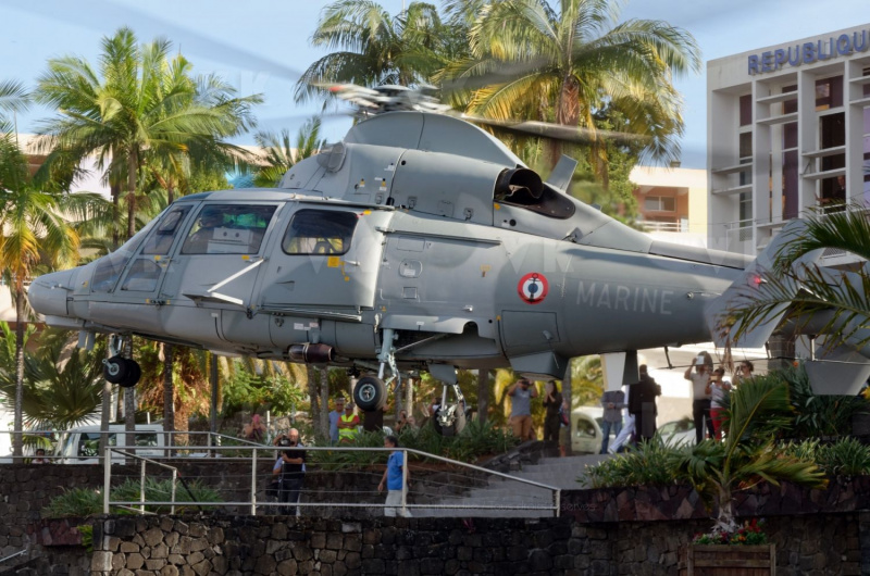 Helicoptere militaire aeronale en demonstration