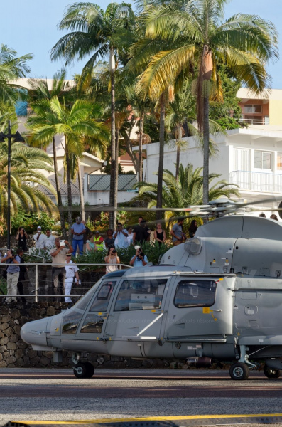 Helicoptere militaire aeronale en demonstration