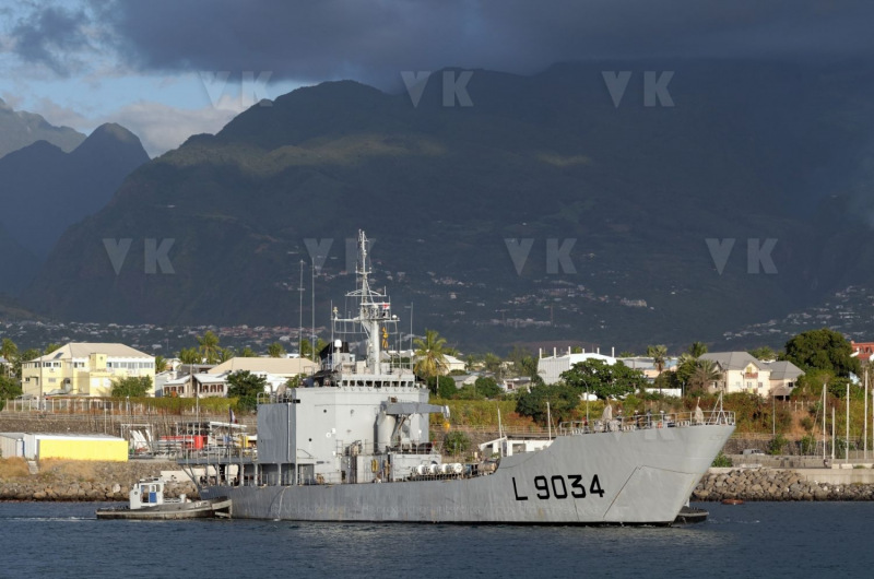 Batiment militaire BATRAL Marine Nationale