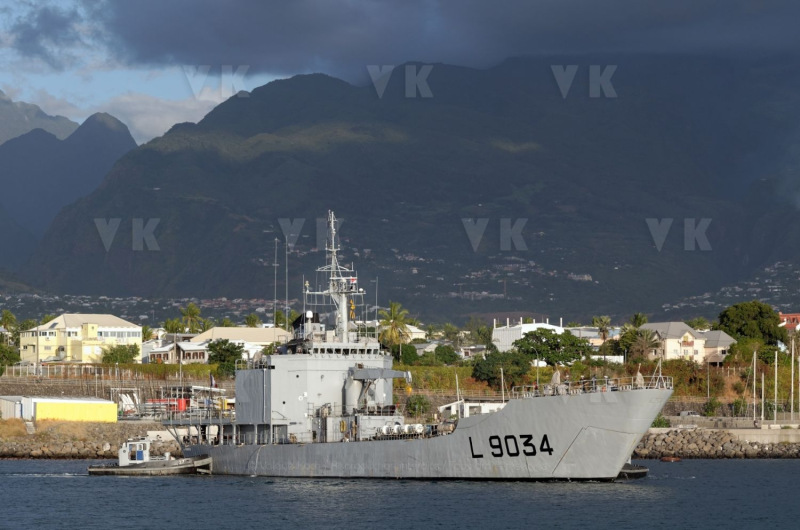 Batiment militaire BATRAL Marine Nationale