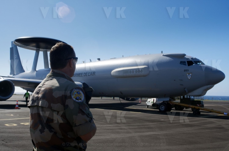 Avion militaire E-3F AWACS a La Reunion - E-3F AWACS military aircraft in La Reunion